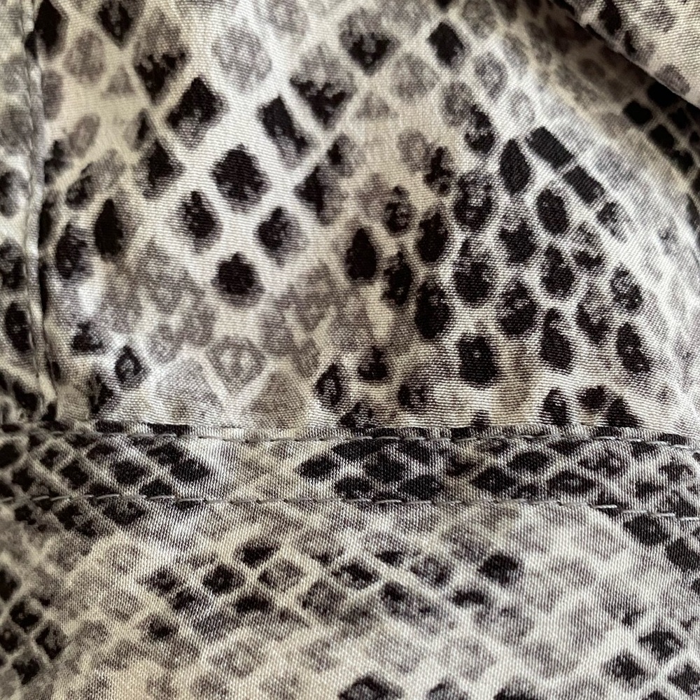 - Equipment Slim Signature Silk Shirt - Picture 3 of 7